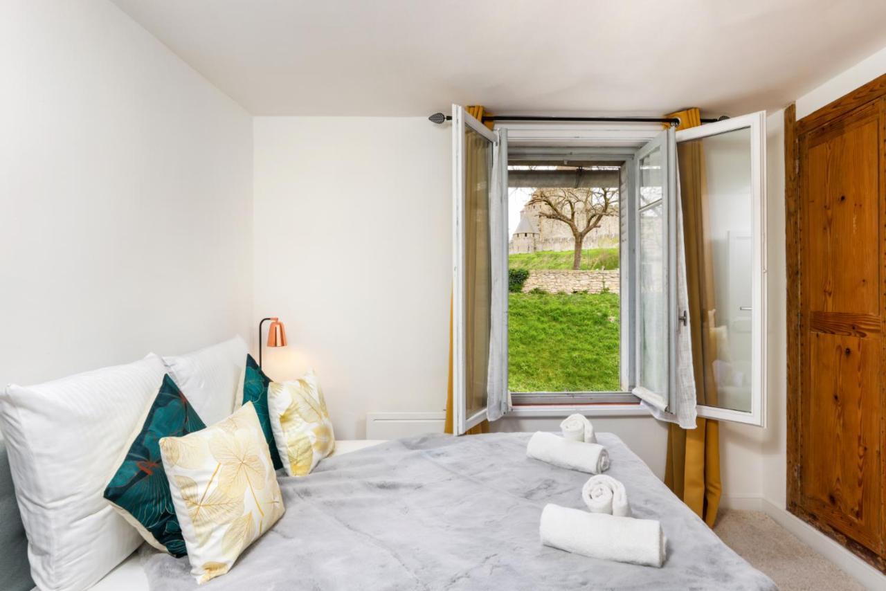 Апартаменти Le Pied A Terre De La Cite - Parking Au Pied De La Cite Каркассонн Екстер'єр фото