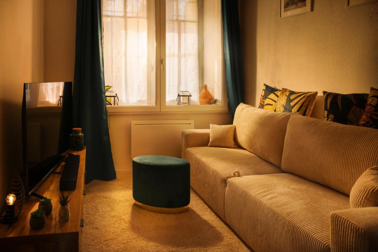 Апартаменти Le Pied A Terre De La Cite - Parking Au Pied De La Cite Каркассонн Екстер'єр фото