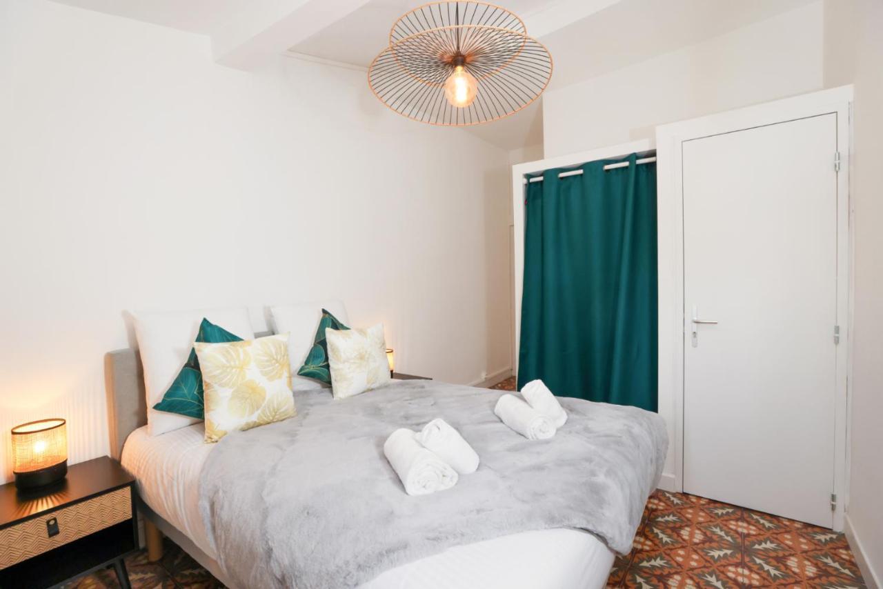 Апартаменти Le Pied A Terre De La Cite - Parking Au Pied De La Cite Каркассонн Екстер'єр фото